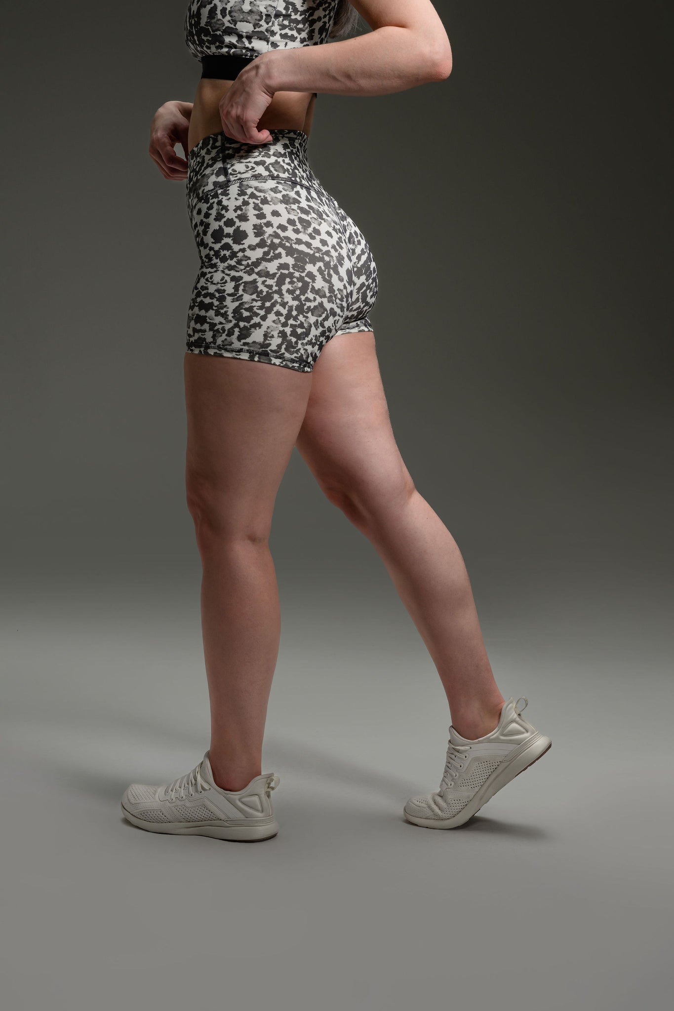 Featherlite Enhance 6" Shorts - Leopard Print